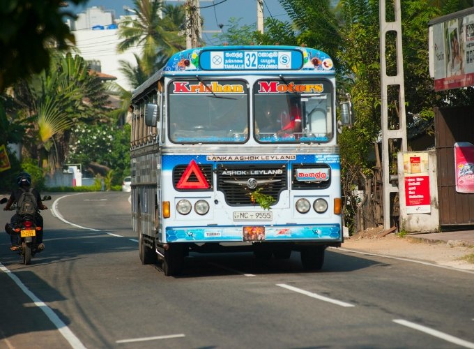 bus in sri lanka